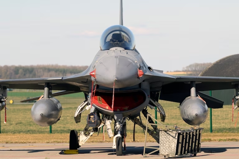 Mỹ chấp thuận bán phụ tùng và thiết bị huấn luyện F-16 cho Ukraine